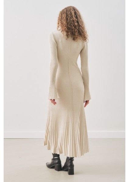 Kloş Etekli Lastik Örgü Elbise Bej