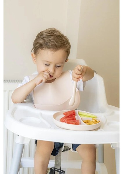 Krem Rengi 3’lü Silikon Yemek Seti – Önlük + Diş Kaşıyıcılı Kaşık + Vakumlu Tabak modelleri