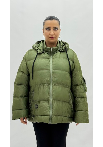 Büyük Beden Kapüşonlu Yazılı Kadın Şişme Mont