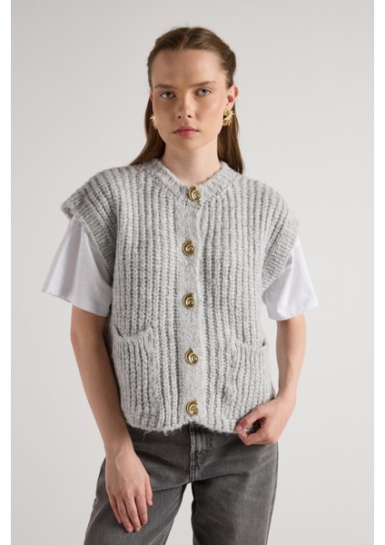 Kadın Gri Saç Örgü Düğme Detaylı Triko Yelek 5584
