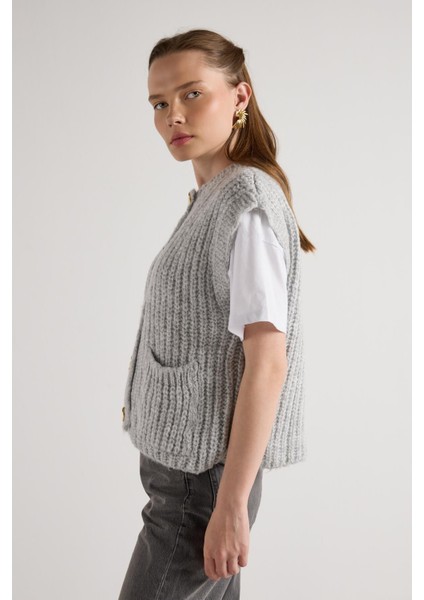 Kadın Gri Saç Örgü Düğme Detaylı Triko Yelek 5584