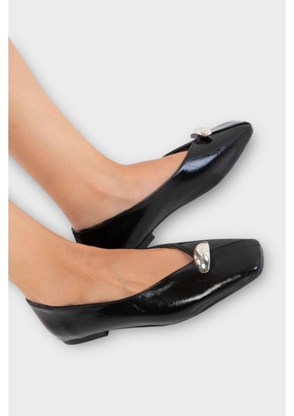 Kare Burun Toka Detaylı Kadın Babet Siyah