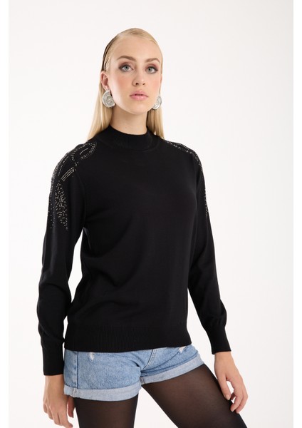 Kadın Siyah Elit Viskon Kumaş Taş Detaylı Omuzlar Yarım Balıkçı Yaka Triko Bluz