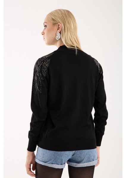 Kadın Siyah Elit Viskon Kumaş Taş Detaylı Omuzlar Yarım Balıkçı Yaka Triko Bluz