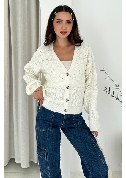 Kadın V Yaka Düğmeli Triko Hırka – Textured Grace