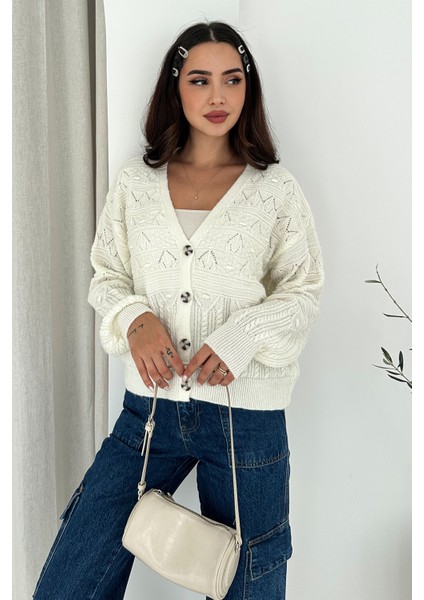 Kadın V Yaka Düğmeli Triko Hırka – Textured Grace fiyatları