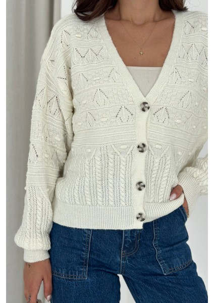 Kadın V Yaka Düğmeli Triko Hırka – Textured Grace indirimleri