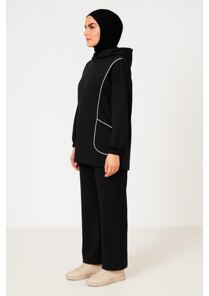 Tesettür Beyaz Biyeli Kapüşonlu Takım