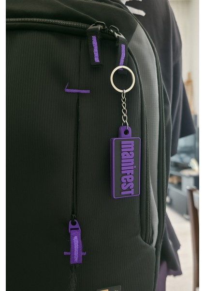 Mor Manifest Yazılı Dikdörtgen Anahtarlık – Özel Tasarım Kalın – Manifest Grubuna Özel fiyatları