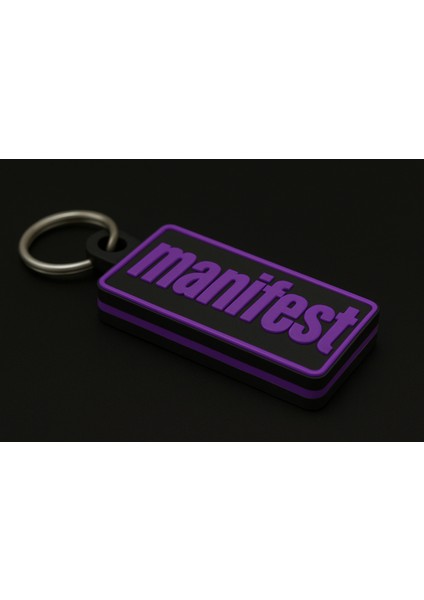 Mor Manifest Yazılı Dikdörtgen Anahtarlık – Özel Tasarım Kalın – Manifest Grubuna Özel fırsatları