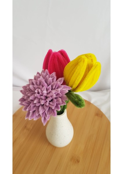 Vazoda Kasımpatı ve Lale Çiçeği