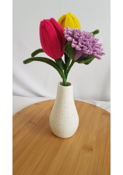 Vazoda Kasımpatı ve Lale Çiçeği