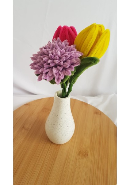 Vazoda Kasımpatı ve Lale Çiçeği