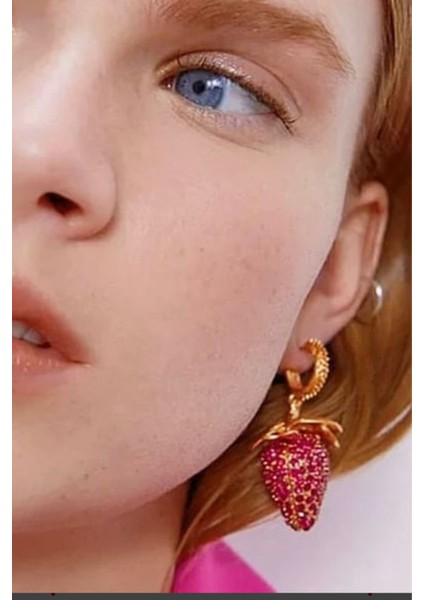 Zirkon Taşlı Çilek Figür Küpe fiyatları