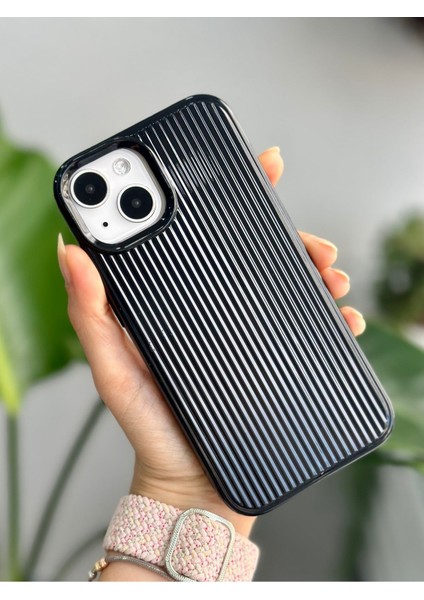 Iphone 13 - 14 ve 15 Uyumlu 3D Serrated Kabartma Parlak Silikon Kılıf