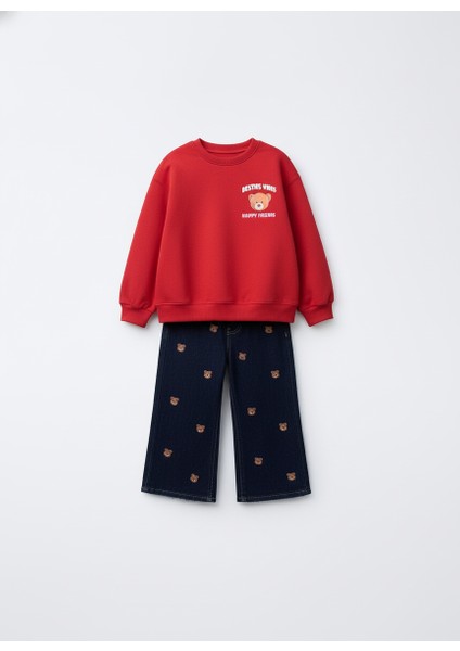 Kız Çocuk Pamuklu Kırmızı Ayı Baskılı Sweatshirt ve Nakışlı Kot Pantolon Takım – Rahat Günlük Stil