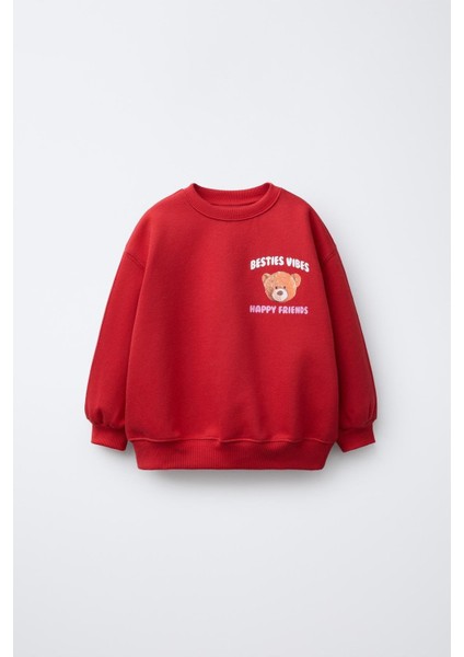 Kız Çocuk Pamuklu Kırmızı Ayı Baskılı Sweatshirt ve Nakışlı Kot Pantolon Takım – Rahat Günlük Stil