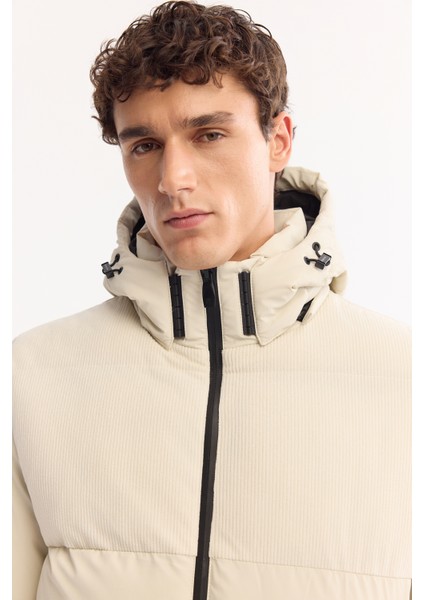Erkek Ekru Kapüşonlu Rüzgar Geçirmez Şişme Comfort Fit Mont A52Y6054