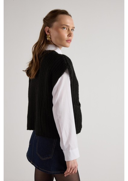 Kadın Siyah Saç Örgü Düğme Detaylı Triko Yelek 5584