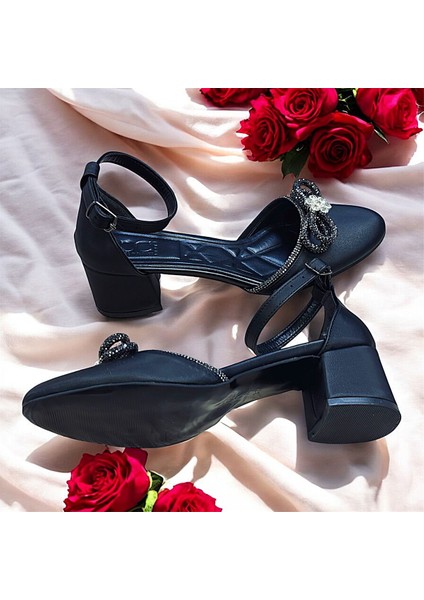 Kısa 5 cm Kalın Topuklu Önü Kapalı Bilekten Bağlı Taşlı Bayan Ayakkabı fırsatları