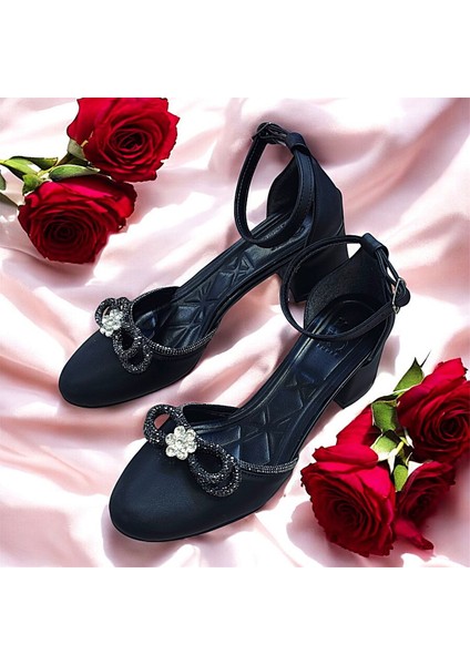 Kısa 5 cm Kalın Topuklu Önü Kapalı Bilekten Bağlı Taşlı Bayan Ayakkabı indirimleri