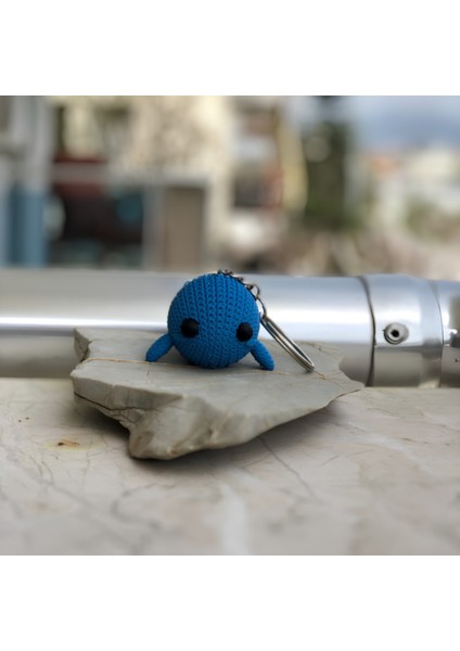 Balina Anahtarlık – Mavi Örgü Desenli Mini Figür | Amigurumi Tarzı Sert Plastik Çanta Süsü modelleri