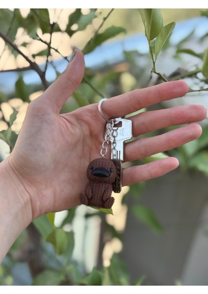 Ornitorenk Anahtarlık – Kahverengi Örgü Desenli Figür | Amigurumi Tarzı Mini Aksesuar | Çanta Süsü modelleri