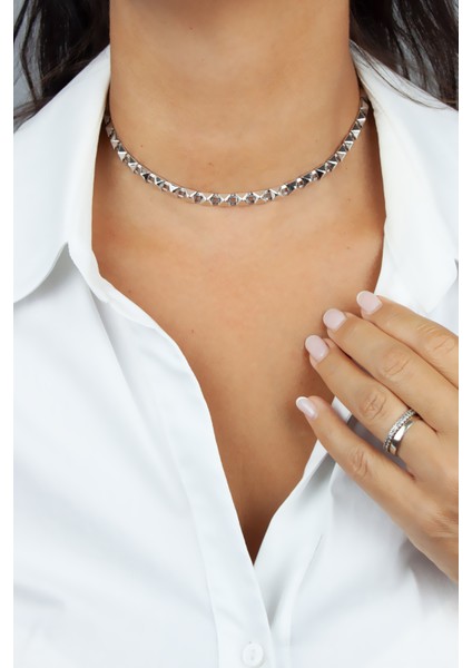 Piramit Şeklinde Zincir Gümüş Renk Kadın Kolye