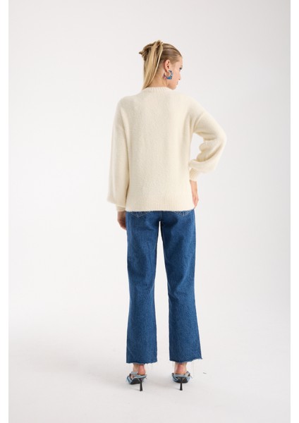 Kadın Ekru Sakal Iplik Önü Aksesuarlı Balon Kollu V Yaka Triko Kazak