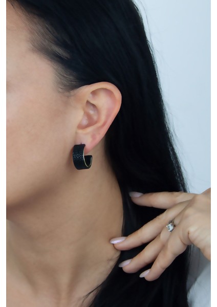 Yılan Derisi Görünümlü Tasarım Küpe