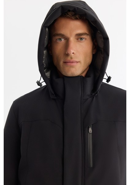Erkek Siyah Çıkma Kapüşonlu Su İtici Rüzgar Geçirmez Uzun Comfort Fit Mont A42Y6151