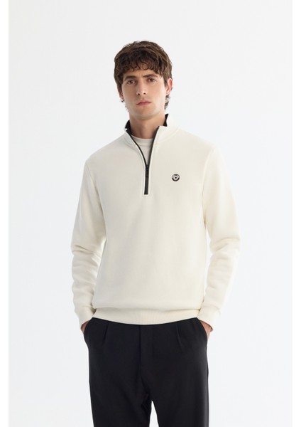 Erkek Beyaz Dik Yaka Fermuarlı 3 İplik Şardonlu Regular Fit Sweatshirt E001020