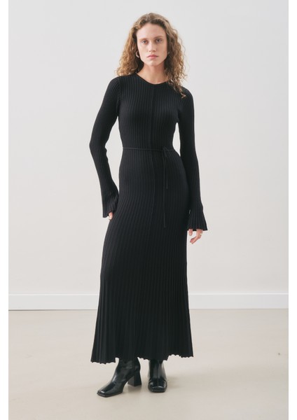 Kloş Etekli Lastik Örgü Elbise Siyah fırsatları