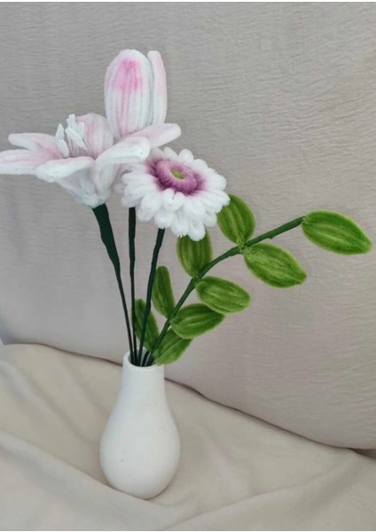 Vazoda Çiçek Aranjmanı