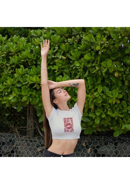 Ruby Lips Crop Tişört - Ekru fiyatları