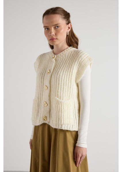 Kadın Ekru Saç Örgü Düğme Detaylı Triko Yelek 5584