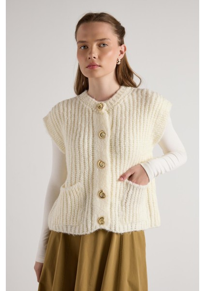 Kadın Ekru Saç Örgü Düğme Detaylı Triko Yelek 5584