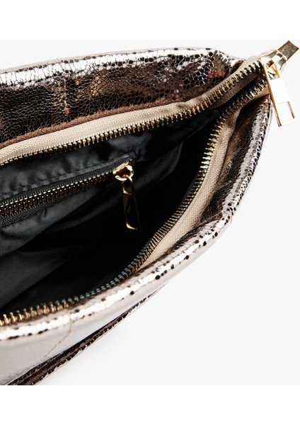 Metalik Görünümlü Fermuarlı Kapitoneli Askılı Omuz Çantası fırsatları