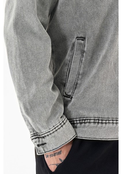 Erkek Açık Gri Kot Ceket Relax Fit Kapaklı Çift Cepli Gömlek Yaka