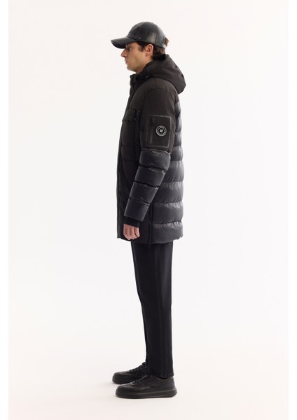 Erkek Siyah Kapüşonlu Su İtici Rüzgar Geçirmez -10°C Dayanıklı Uzun Şişme Mont A52Y6125