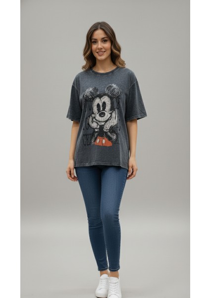 Kadın Antrasit Eskitme Mickey Baskılı Oversize Tişört | %100 Pamuk – Rahat Kesim