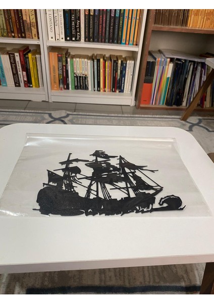 🦜 Siyah Korsan Gemisi Duvar Dekoru – Modern Denizci Tasarımı fiyatları