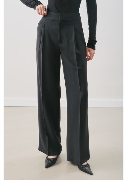Dökümlü Tencel Pileli Pantolon Siyah fırsatları