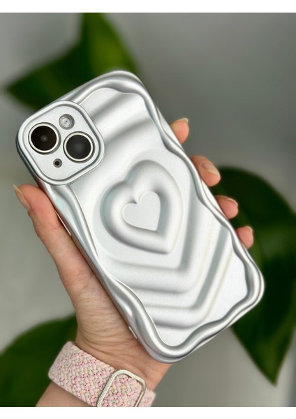 Apple Iphone 13 ve 14 Uyumlu 3D Mat Kabartma Kalp Desenli Kamera Korumalı Silikon Kılıf fırsatları