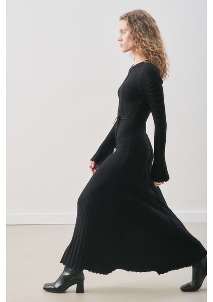 Kloş Etekli Lastik Örgü Elbise Siyah fiyatları