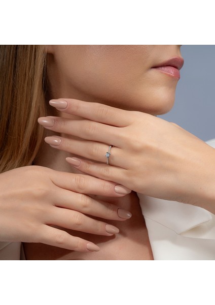 0,23 Karat Kolu Taşlı Tektaş Pırlanta Yüzük fırsatları