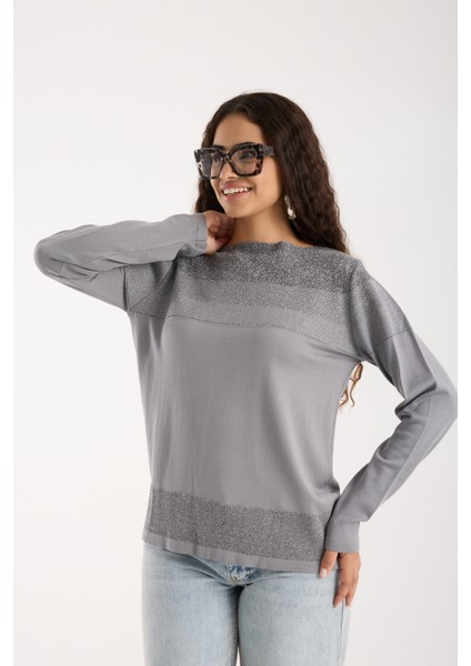 Kadın Gri Viskon Kumaş Kayık Yaka Simli Triko Bluz fırsatları