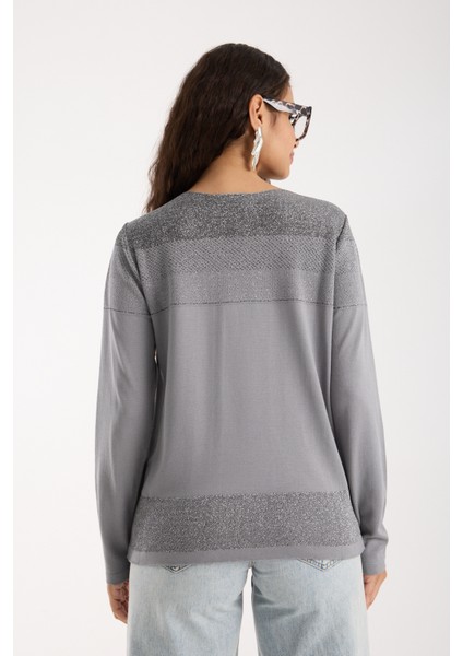 Kadın Gri Viskon Kumaş Kayık Yaka Simli Triko Bluz