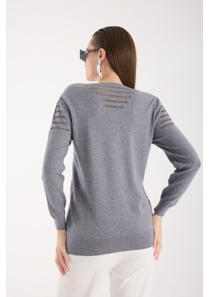 Kadın Gri Simli Kumaş Detaylı V Yaka Triko Bluz fiyatları