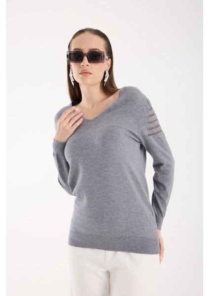 Kadın Gri Simli Kumaş Detaylı V Yaka Triko Bluz modelleri